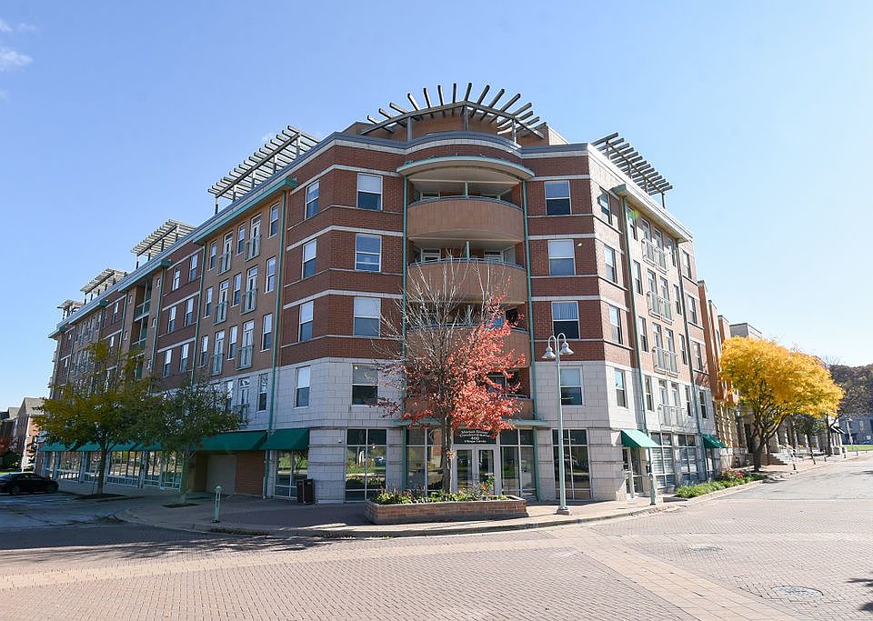 1st image of 400 Village Cir Unit 106