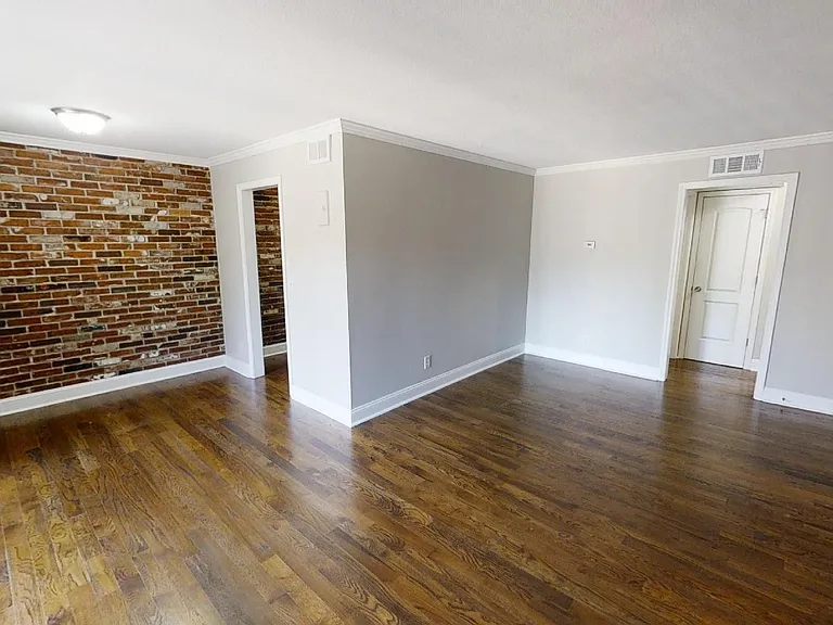Plaza 44 Apartments — Photo 36