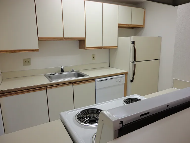 4253 8th Ave NE #401 — Photo 2