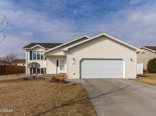 1514 Park Dr SE, East Grand Forks, MN 56721