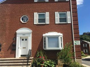 7055 260th St, Glen Oaks, NY 11004