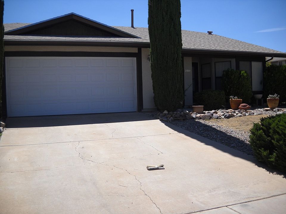 1st image of 2210 Iris Dr