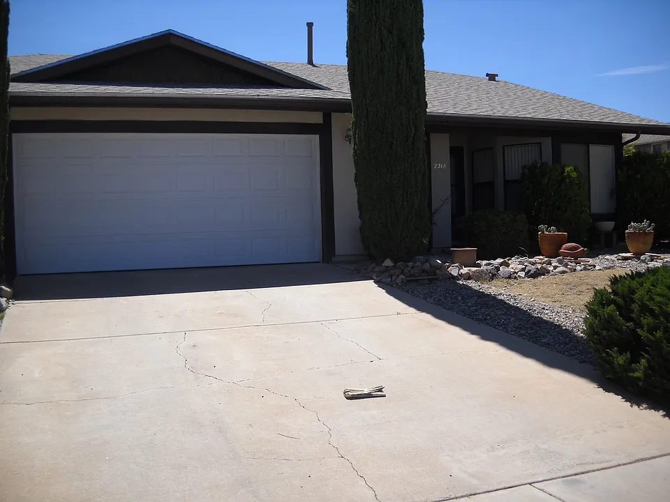 2210 Iris Dr