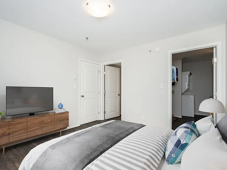 585 Ballantrae Dr — Photo 81