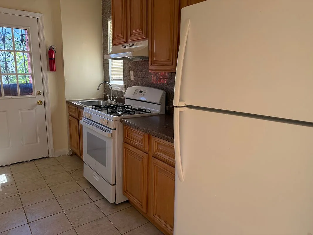 4 bed, 2.0 bath, 815 sqft, $2,150 — Photo 4
