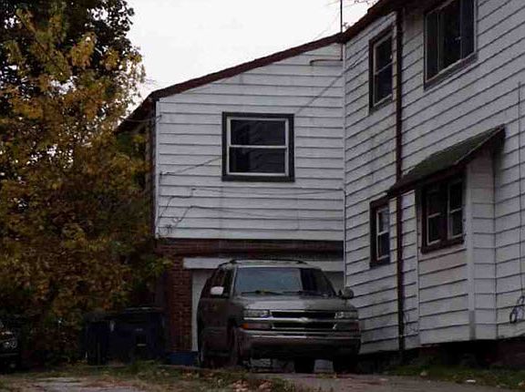 3rd image of 1031 Brown St