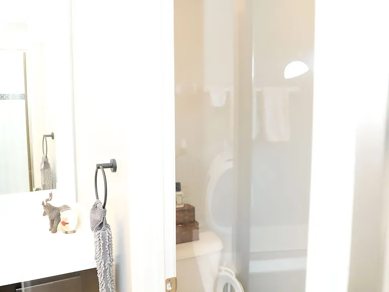 454 Howland Dr — Photo 38