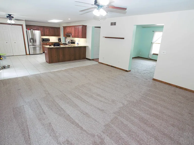 98 Thorndale Cir — Photo 14