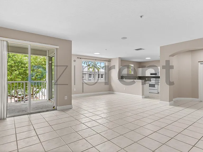 1015 Shoma Dr — Photo 5