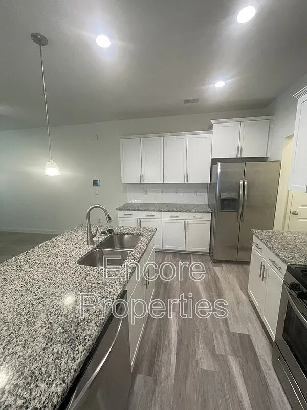 3 bed, 2.5 bath, 1861 sqft, $2,000 — Photo 4