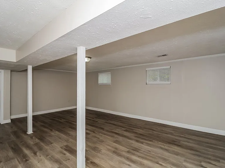 1021 Sugar Springs Dr — Photo 16