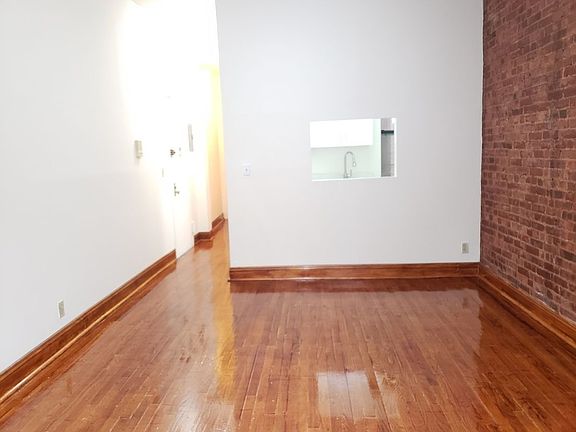 3rd image of 215 W 106th St #1FE