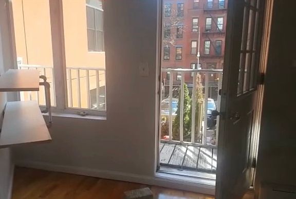 4th image of 85 Clay St #87F