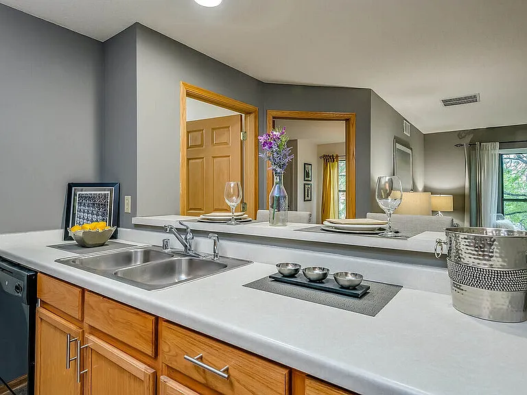 Library Hill Apartments — Photo 32