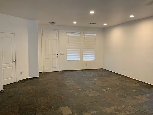 3416 E Gary Way — Photo 5