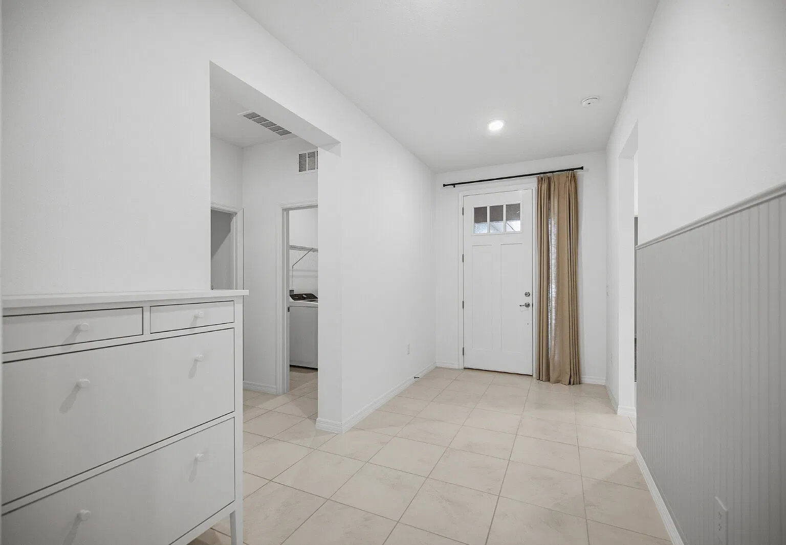 4 bed, 3.0 bath, 2011 sqft, $2,395 — Photo 3
