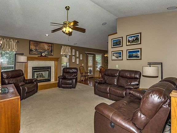 3rd image of 2427 N Regency Lakes Ct