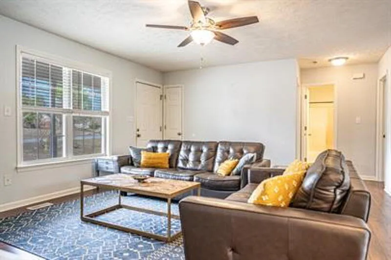 3 bed, 2.0 bath, 1168 sqft, $1,875 — Photo 4