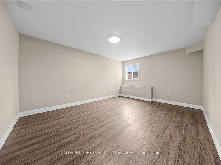 118 Culloden Cres — Photo 37