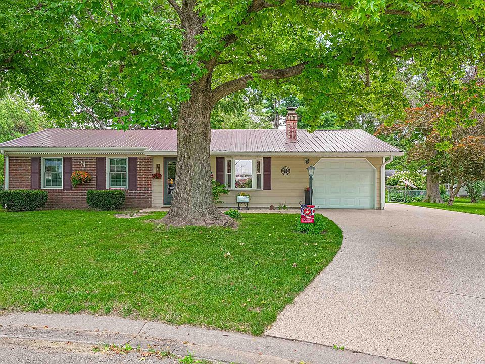 1st image of 14 Tulip Dr
