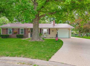 14 Tulip Dr, Lincoln, IL 62656