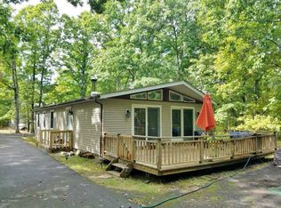 195 Robin Way, Lackawaxen, PA 18435