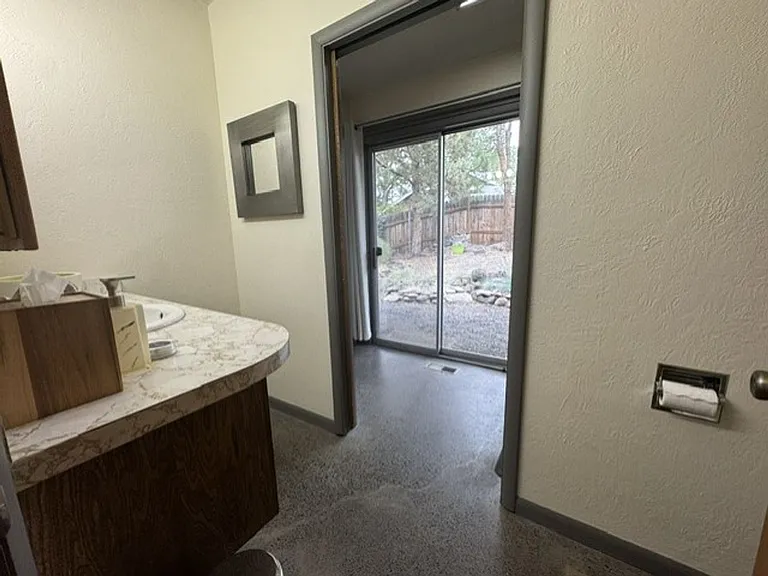 265 NW Linster Pl — Photo 16