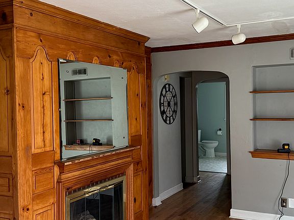 2nd image of 810 Vine St
