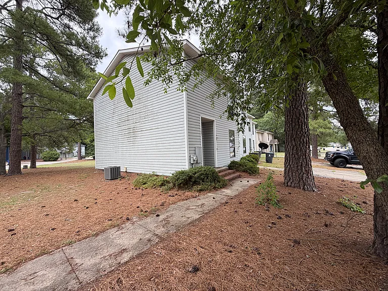 1401 Tangora Ln — Photo 2