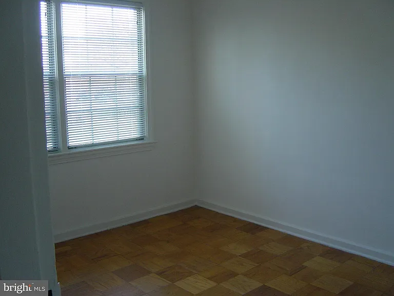 6604 10th St #B1 — Photo 6