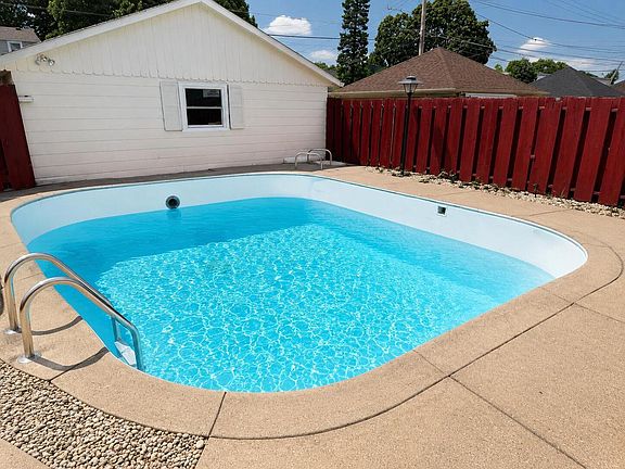 2nd image of 2423 S 60th STREET
