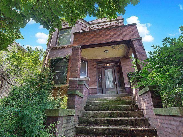 1st image of 2334 N Sawyer Ave