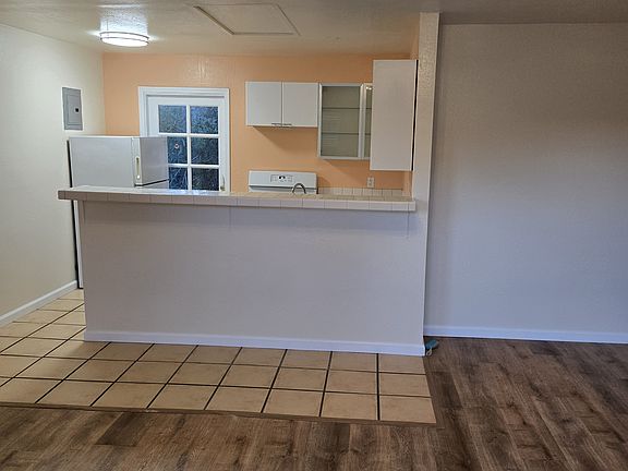 4th image of 1152 Lewis Ave