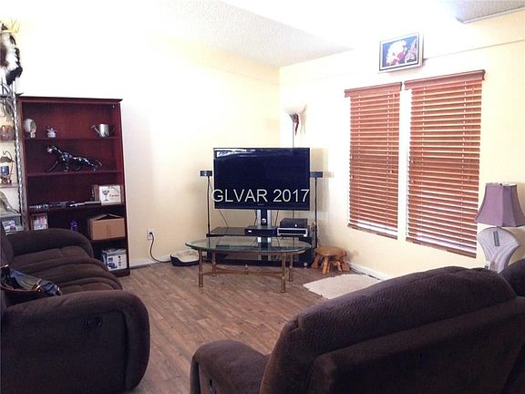 4th image of 1407 Monterey Dr