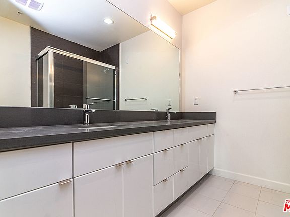 5th image of 105 S Mariposa Ave #510