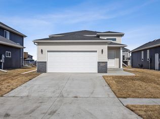 6179 Martin Ln W, West Fargo, ND 58078