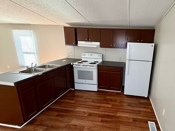 3rd image of 146 Peaches Dr