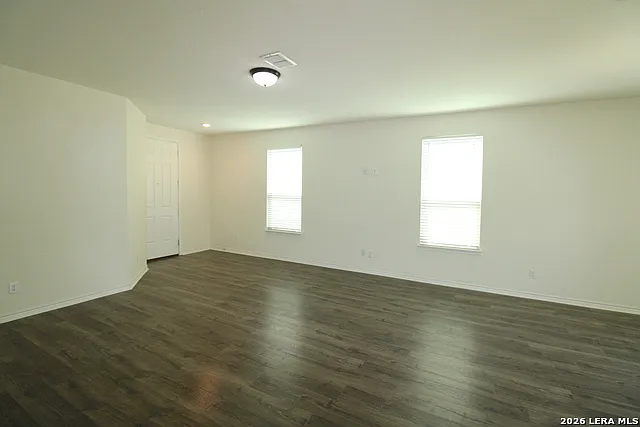 3 bed, 2.5 bath, 1925 sqft, $1,800 — Photo 4