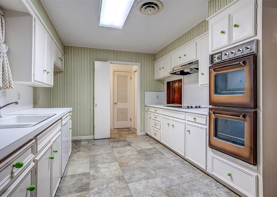 1st image of 4208 Hartwood Dr