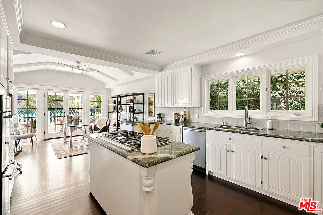 3 bed, 3.0 bath, 2613 sqft, $15,000 — Photo 3