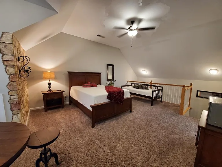 1435 Hedgewood Ln NW — Photo 6