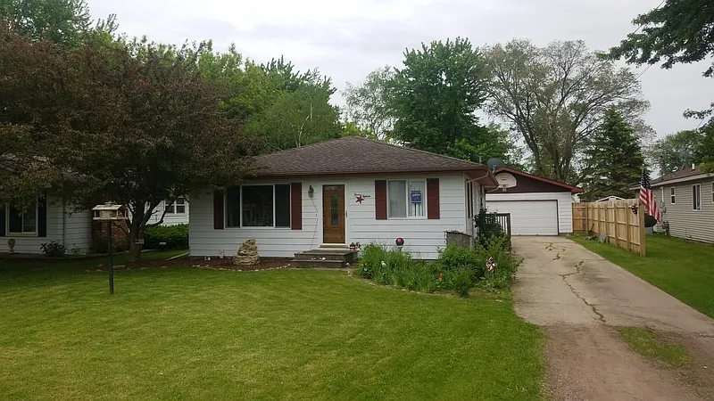 315 W Edwin St photo 1