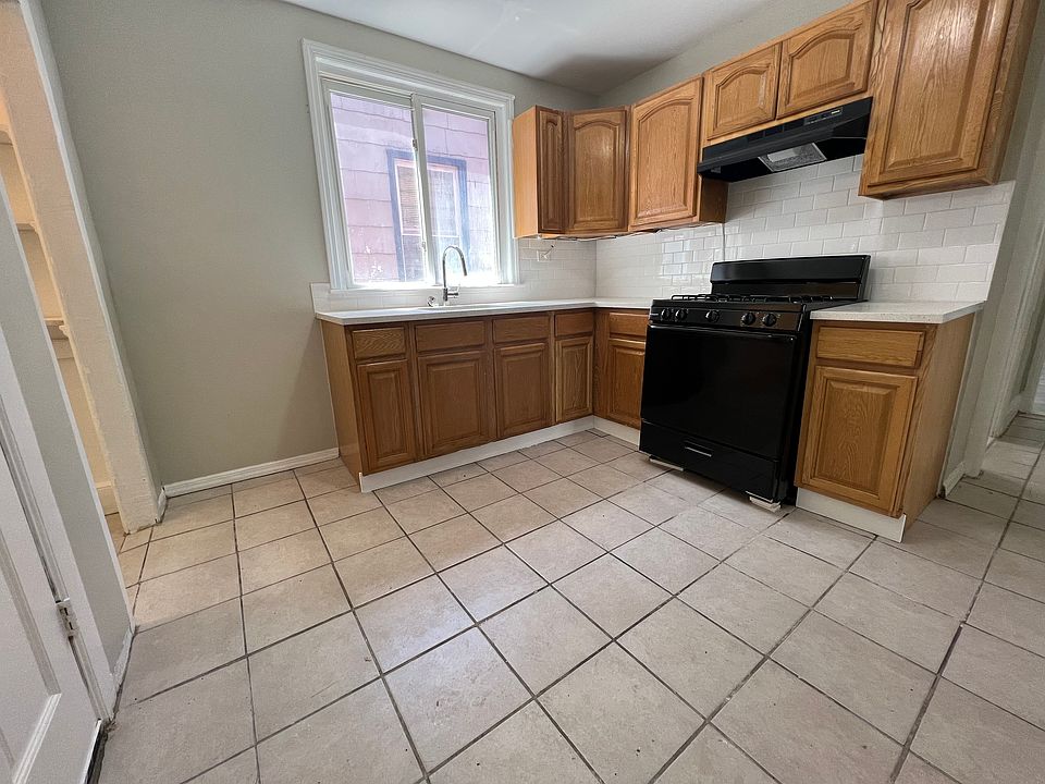 1st image of 28 N 19th St #2E