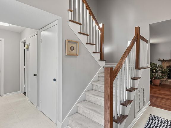 2nd image of 17 Stoneridge Cir
