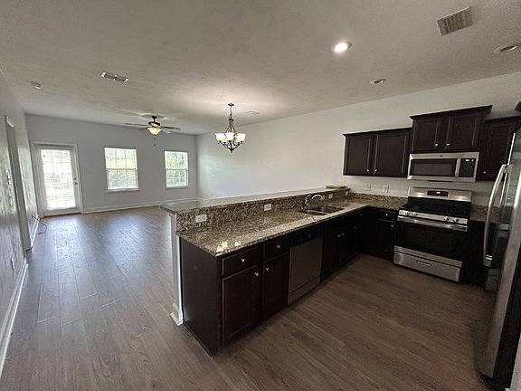 3rd image of 1005 Chase Creek Cir
