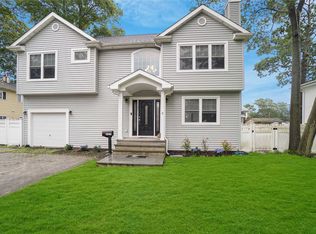 1015 McCall Ave, Bay Shore, NY 11706