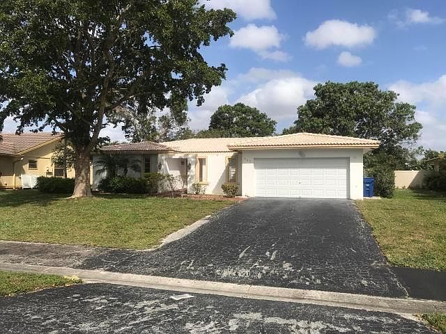 1st image of 983 Ramblewood Dr