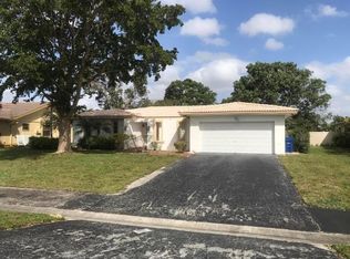983 Ramblewood Dr, Coral Springs, FL 33071