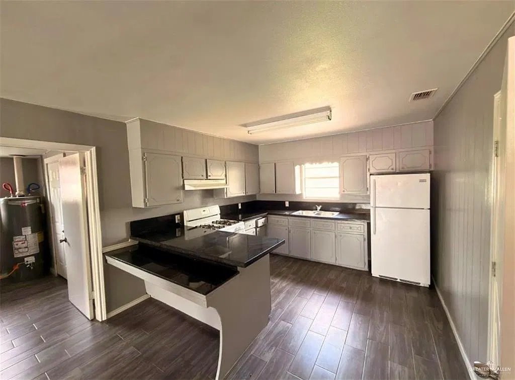 3 bed, 2.0 bath, 1292 sqft, $1,350 — Photo 2