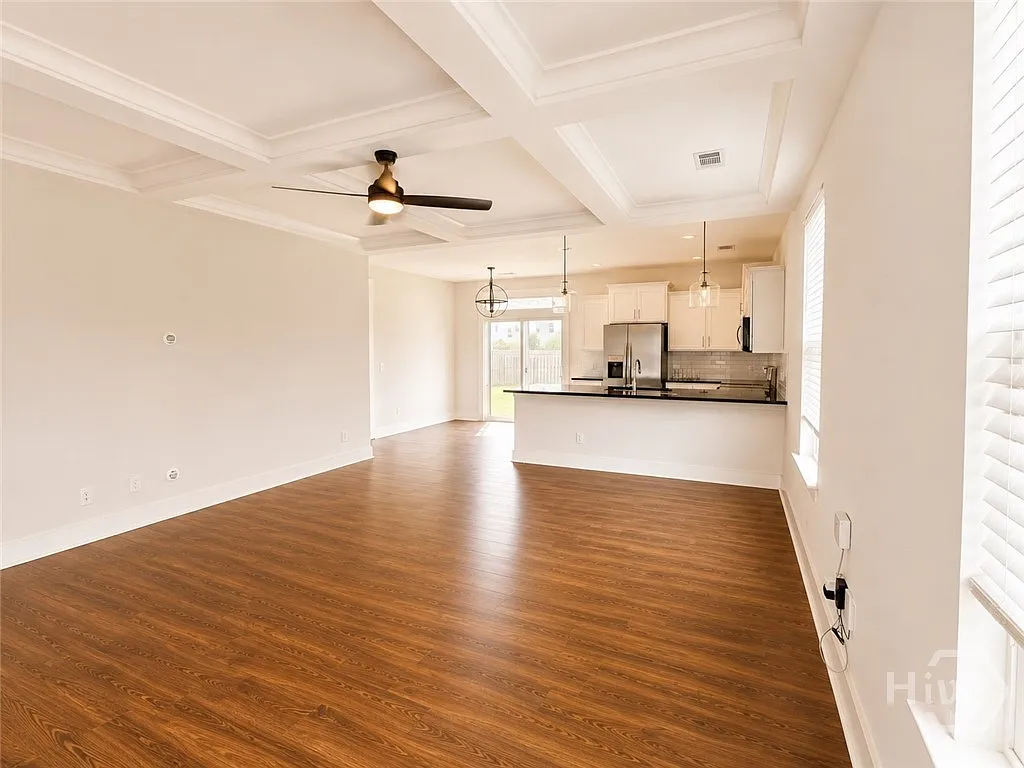 3 bed, 2.5 bath, 1842 sqft, $2,350 — Photo 2